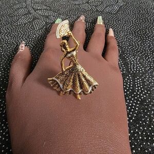 Rare Vintage Jewelry Brooch Beautiful Lady Damascene Detailed Gold Tone Pin